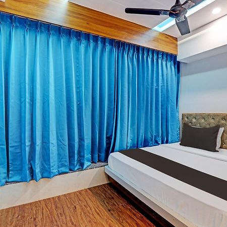 Collection O Hotel Swarg Surat Exterior foto