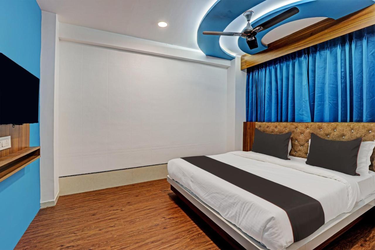 Collection O Hotel Swarg Surat Exterior foto