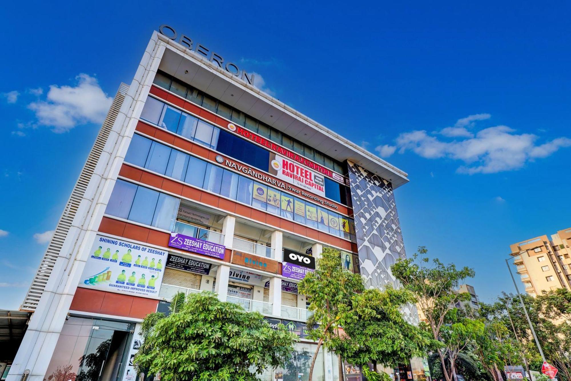 Collection O Hotel Swarg Surat Exterior foto