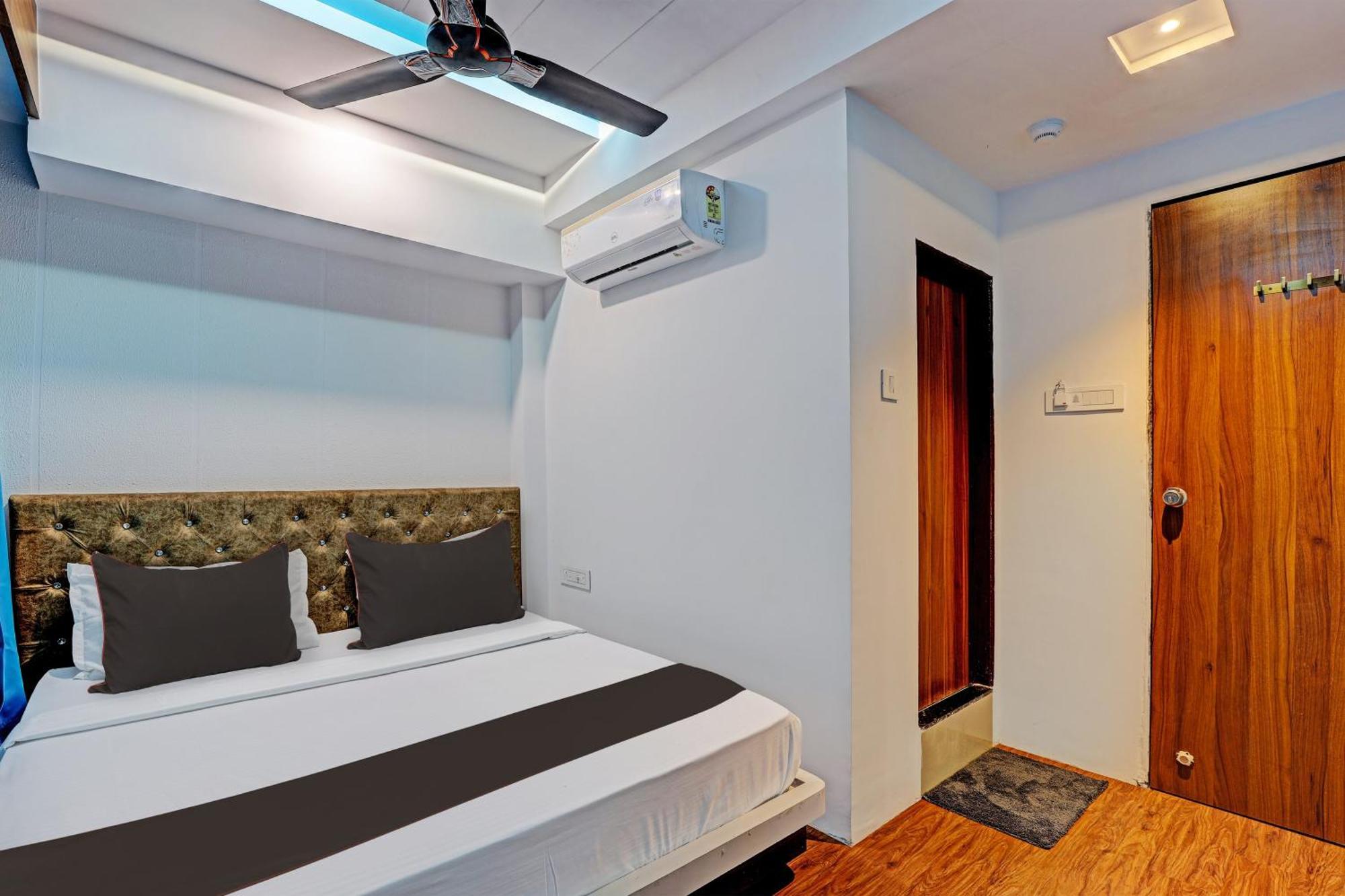 Collection O Hotel Swarg Surat Exterior foto