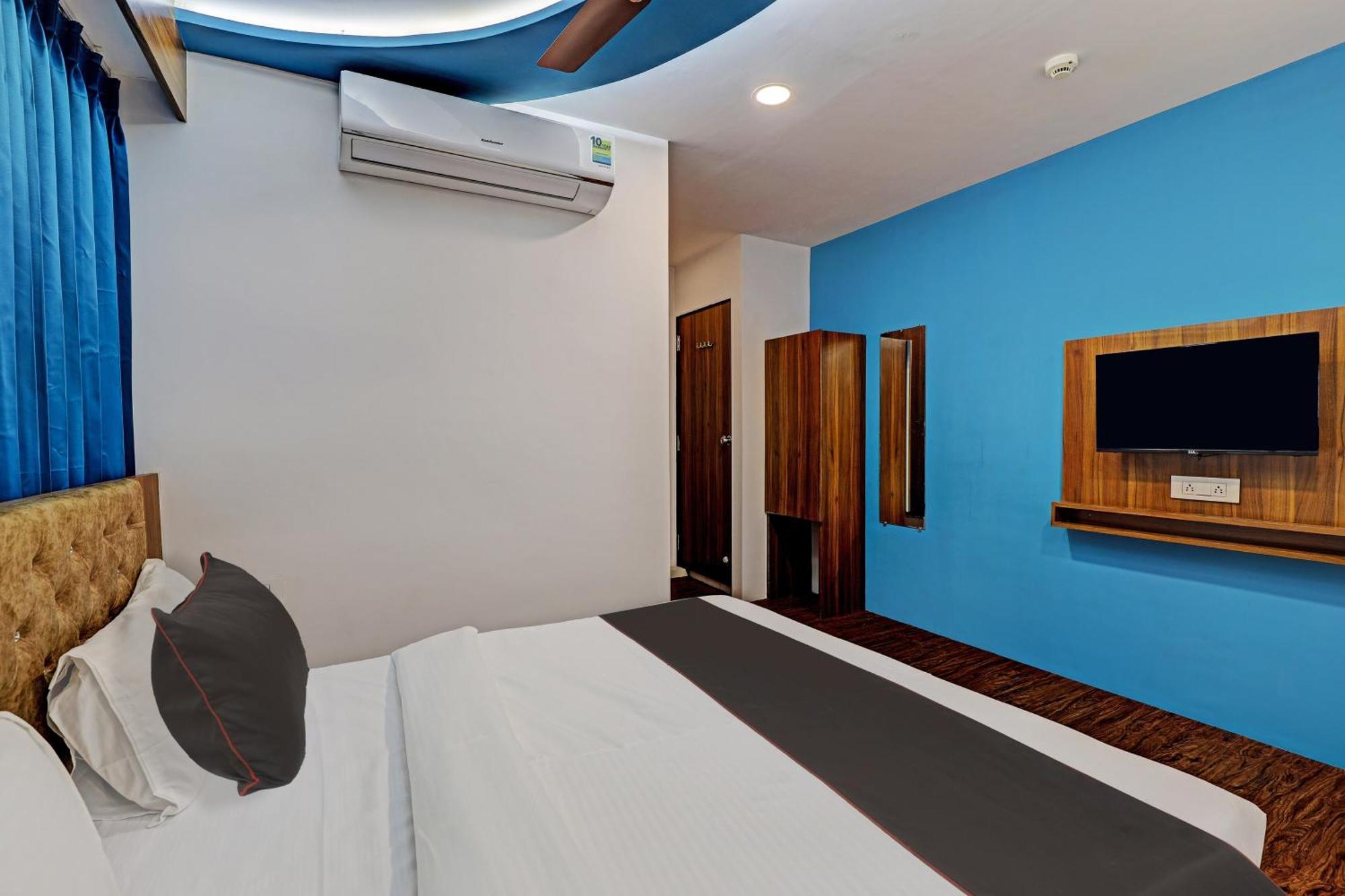 Collection O Hotel Swarg Surat Exterior foto
